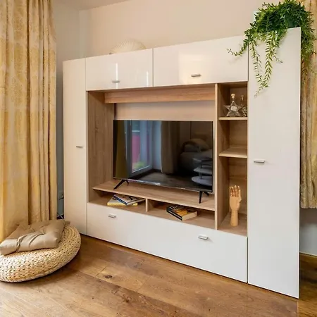 3x 2er-zimmer Mit Grosser Wohnkueche Διαμέρισμα *