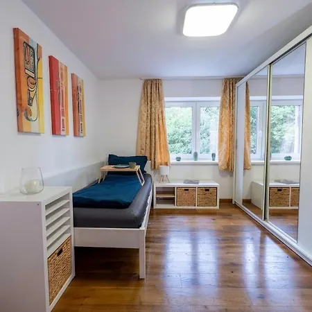 3x 2er-zimmer Mit Grosser Wohnkueche Διαμέρισμα